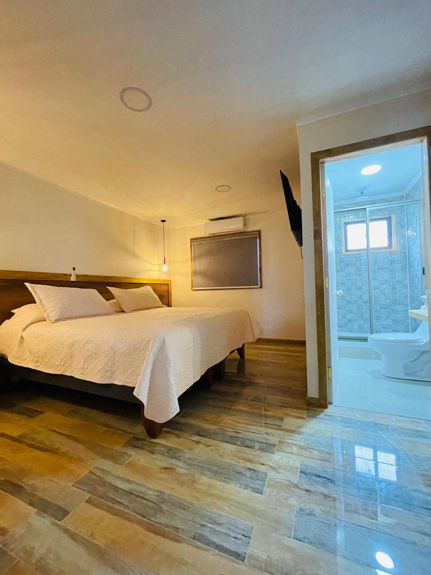 Hotel Residencial Victoria Said Linares Zewnętrze zdjęcie